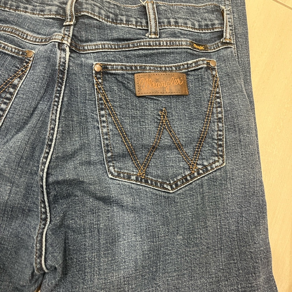 Wrangler Classic Blue Jeans - Slim Boot Fit